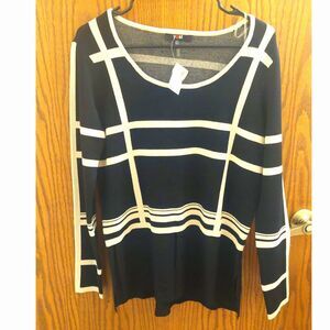 Yest NWT Women’s Small Black Oyster Geometric Mixed Media Layered Top